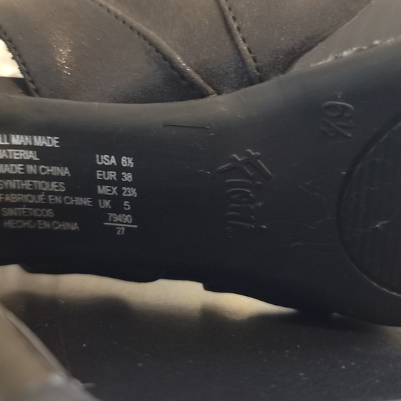 Heels - Picture 7 of 9